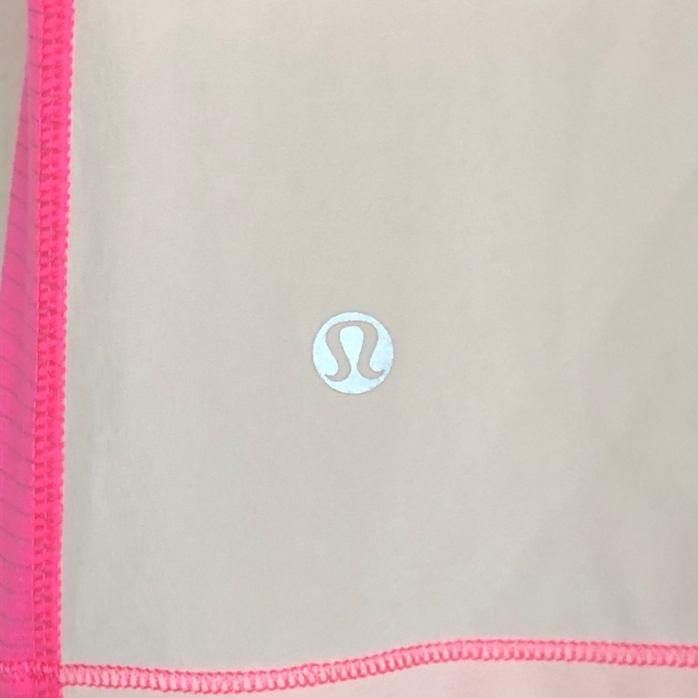 NWT 💖 Beautiful Lulu Lemon Run Top - Picture 11 of 12